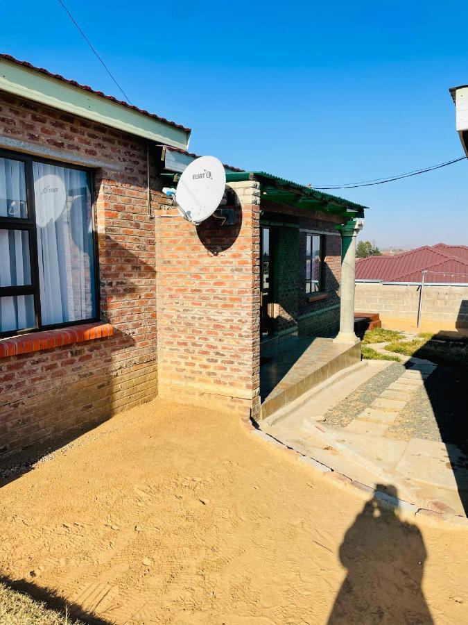 Moh Ville Guest House Maseru Bagian luar foto