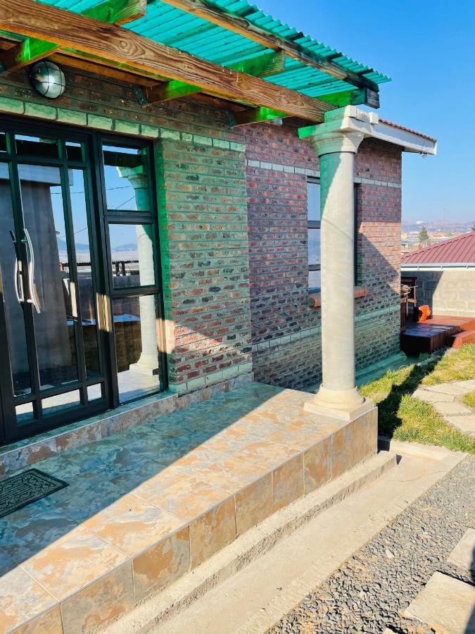 Moh Ville Guest House Maseru Bagian luar foto