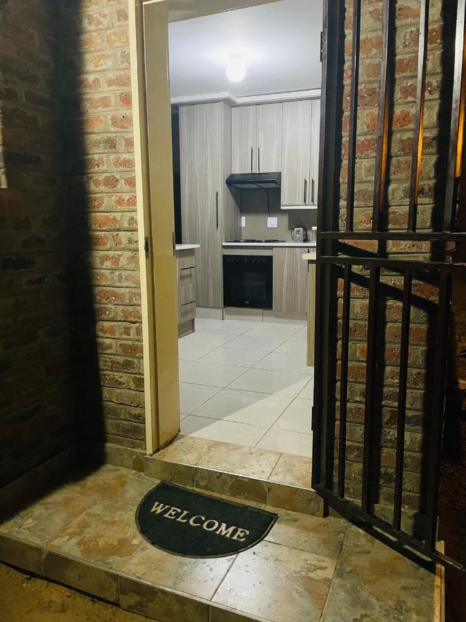 Moh Ville Guest House Maseru Bagian luar foto